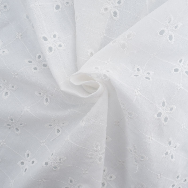 Broderie Anglaise carreaux fleuris blanc crème